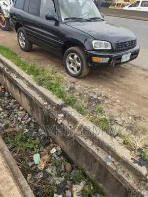 Toyota RAV4 Base 4x4 1999 Baki