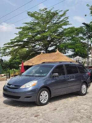 Toyota Sienna XLE Limited FWD 2009