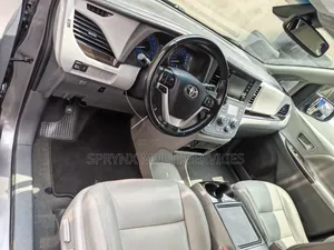 2020 Toyota Sienna XLE 7 FWD - Kai Tsaye Daga Ƙasashen Waje