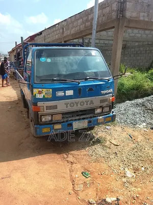 Toyota Dyna 1999 Blue Mini Truck
