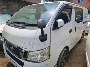 Nissan Caravan (Urvan) 2010 Fari