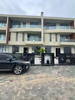 Gidan Bargo mai dakuna 5 a Lekki Phase 1 don siyarwa