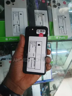 Apple iPhone SE 128GB Baki