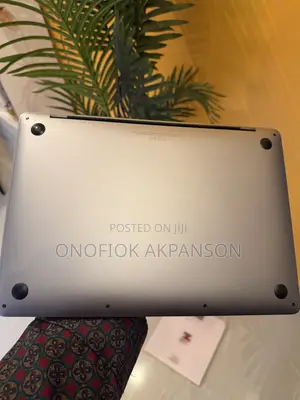 Apple MacBook Pro 13" 2019 - 8GB RAM, 256GB SSD