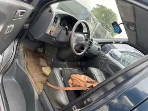 Toyota HiAce 2006 Beige Bas