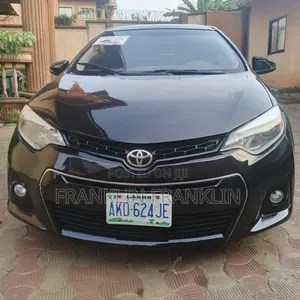 Toyota Corolla 2015 Baƙar Fata