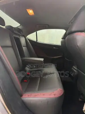 Lexus IS 2018 Silver Wadda Aka Yi Amfani Da Shi