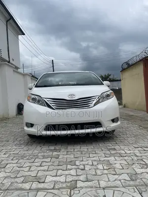Toyota Sienna LE 2011 Mai Zama 8