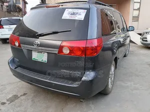 2009 Toyota Sienna XLE Limited FWD Minivan