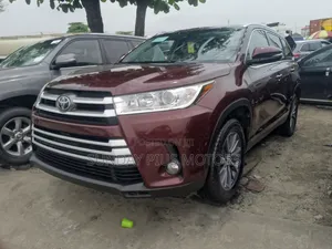 2019 Toyota Highlander XLE Maroon