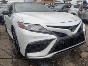 2019 Toyota Camry XSE V6 - Fari