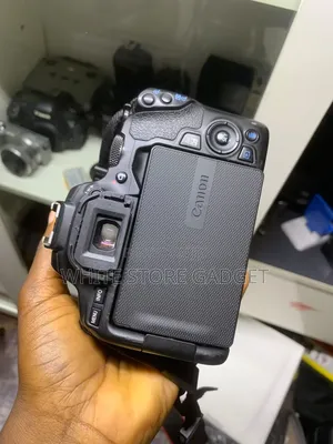 Canon EOS 250D with 18-55mm Lens