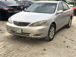 Toyota Camry LE 2.4L 2005 La Rini