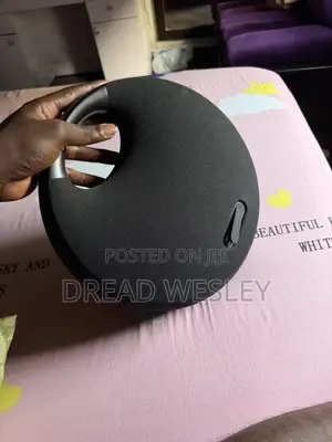 Harman Kardon Speakers - Ba fiye da shekara guda ba