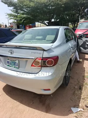 Toyota Corolla LE 2010 Silver