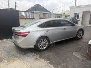 Toyota Avalon XLE Sedan 2014 - Launin Azurfa