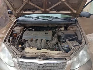 Toyota Corolla LE 2005 Gold