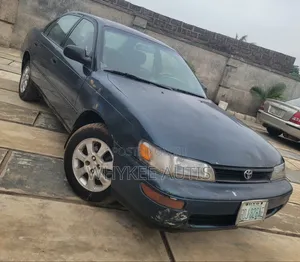 Toyota Corolla 1.9 D Hatchback 2000 Shuɗi