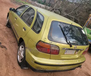 Nissan Almera 1.8 Hatchback 2000