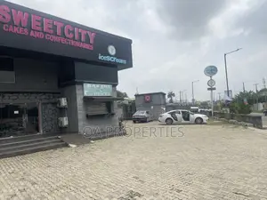 4-Bedroom Duplex na Kasuwanci don Hayarwa, Awolowo Rd, Old Bodija Ibadan