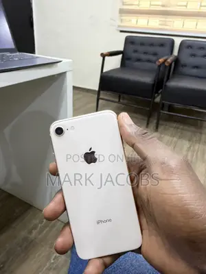 Apple iPhone 8 64GB Ruwan Zinariya