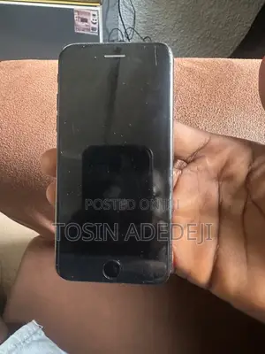 Apple iPhone 7 32GB Baki