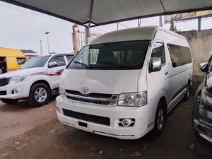 Toyota HiAce 2013 Fari Bus
