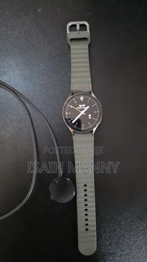Amfani da Samsung Galaxy Watch 7 44mm Army Green