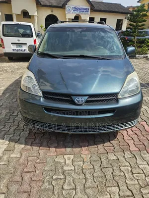 Toyota Sienna LE AWD Minivan ta 2005