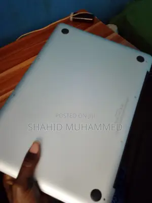 Apple MacBook Pro 2010 6GB RAM, 500GB HDD