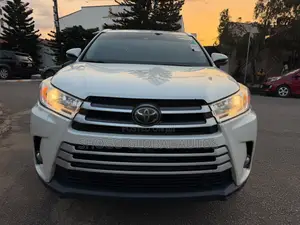 2017 Toyota Highlander XLE 4x2 V6 White