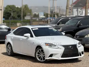 2016 Lexus IS 300 AWD - Fari, Waje Akawo