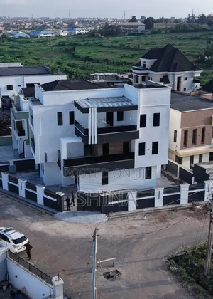 5 Bedroom Modern Duplex/Triplex Don Sayarwa a Carlton Gate Estate, Ibadan