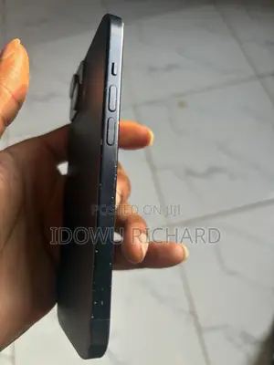 Apple iPhone 15 128GB Baki (An Kulle shi a Cibiyar Sadarwa)
