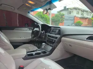 Hyundai Sonata SE Sedan (2.4L) na 2015 - Fari