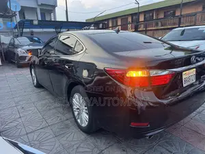 Lexus ES 350 FWD Sedan 2013 - Ba'a Riga da Yi Masa Rijista ba