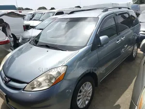 Toyota Sienna LE AWD 2006