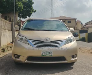 2012 Toyota Sienna Limited 7-Passenger Gold