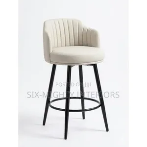 PU Fata Juyawa Bar Stool Tare da Karfe - Baki (Saitin 2)