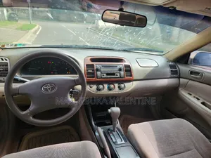 Toyota Camry 2004 Zinariya