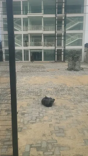 Sabon Mall Mai Haushi 4 a Kan Hanyar Lekki-Epe