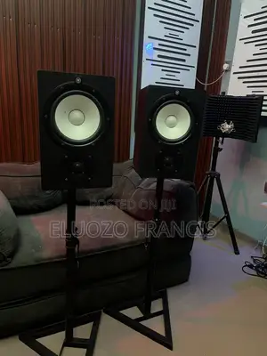 Yamaha HS8 Studio Monitors da Stands