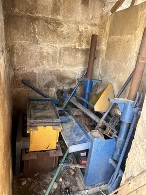 Moulding Block Engine With Vibrator
