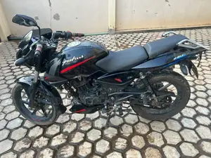 Bajaj Pulsar 220 F 2023 - Baki