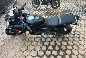 Bajaj Pulsar 220 F 2023 - Black