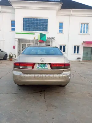 Honda Accord 2005 Gold