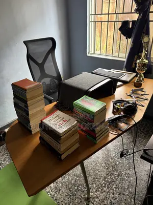 Siyarwa Gaggawa: Vava Furniture Teburin Ofis Mai Siffar Heksagon (Zama Mutum 8)