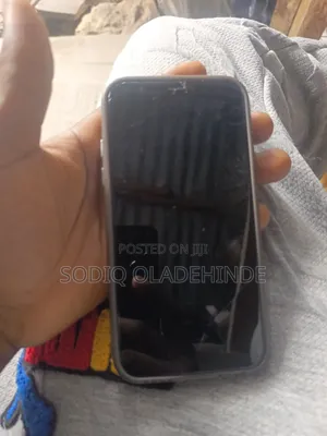 Apple iPhone XS 64GB Baki (An Yi Amfani Dashi, Fuska Tayi Fasa)
