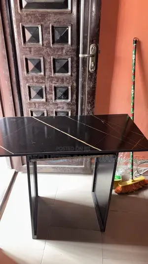Boss Office Products Ofishin Tebur Mai Aljihu