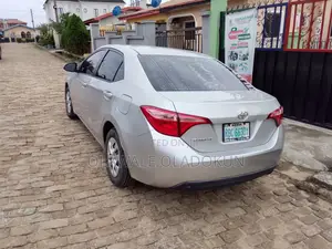 2017 Toyota Corolla LE Sedan